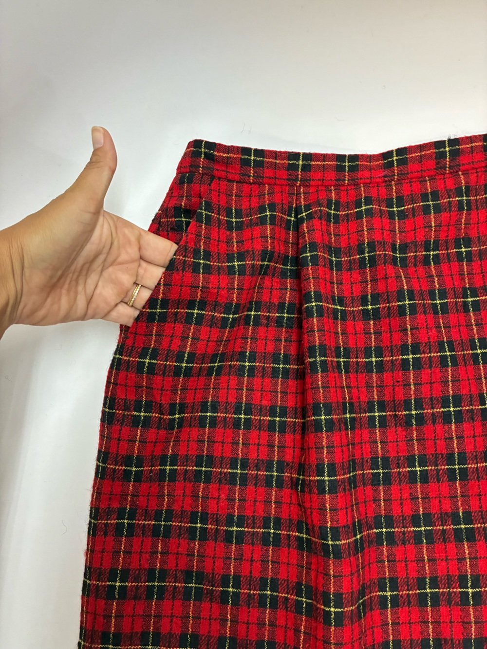 Vintage Pendleton Red Tartan Plaid Skirt, 100% Virgin Wool, Size 16 Knee Length - Picture 11 of 16